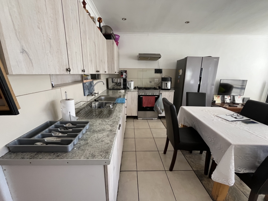 3 Bedroom Property for Sale in Peerless Park Western Cape